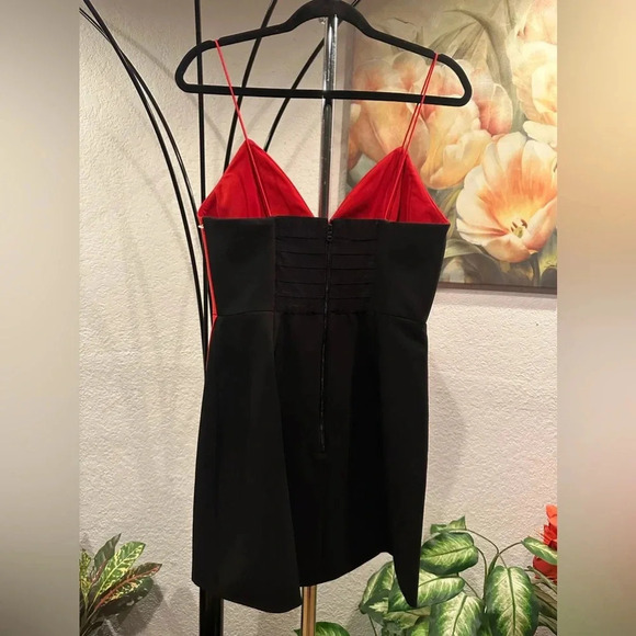 Alice + Olivia Black/Red Amina Mini Dress size 10 - Picture 9 of 16